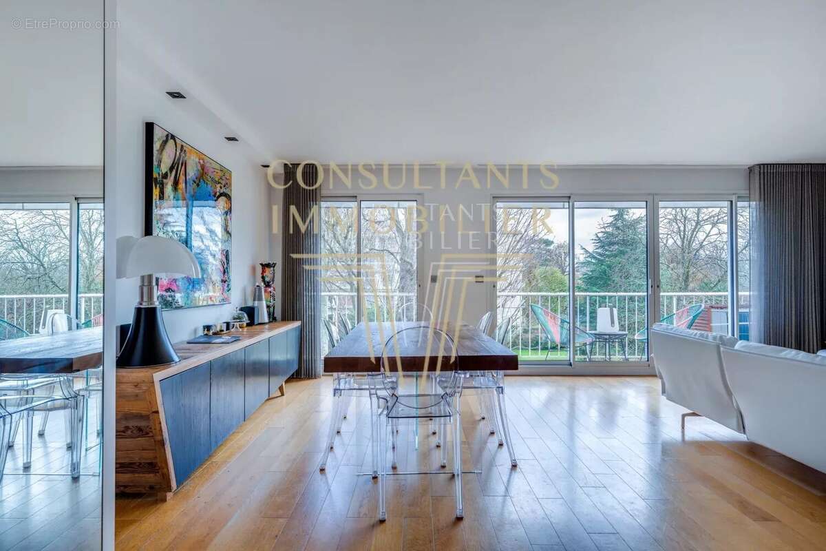 Appartement à NEUILLY-SUR-SEINE