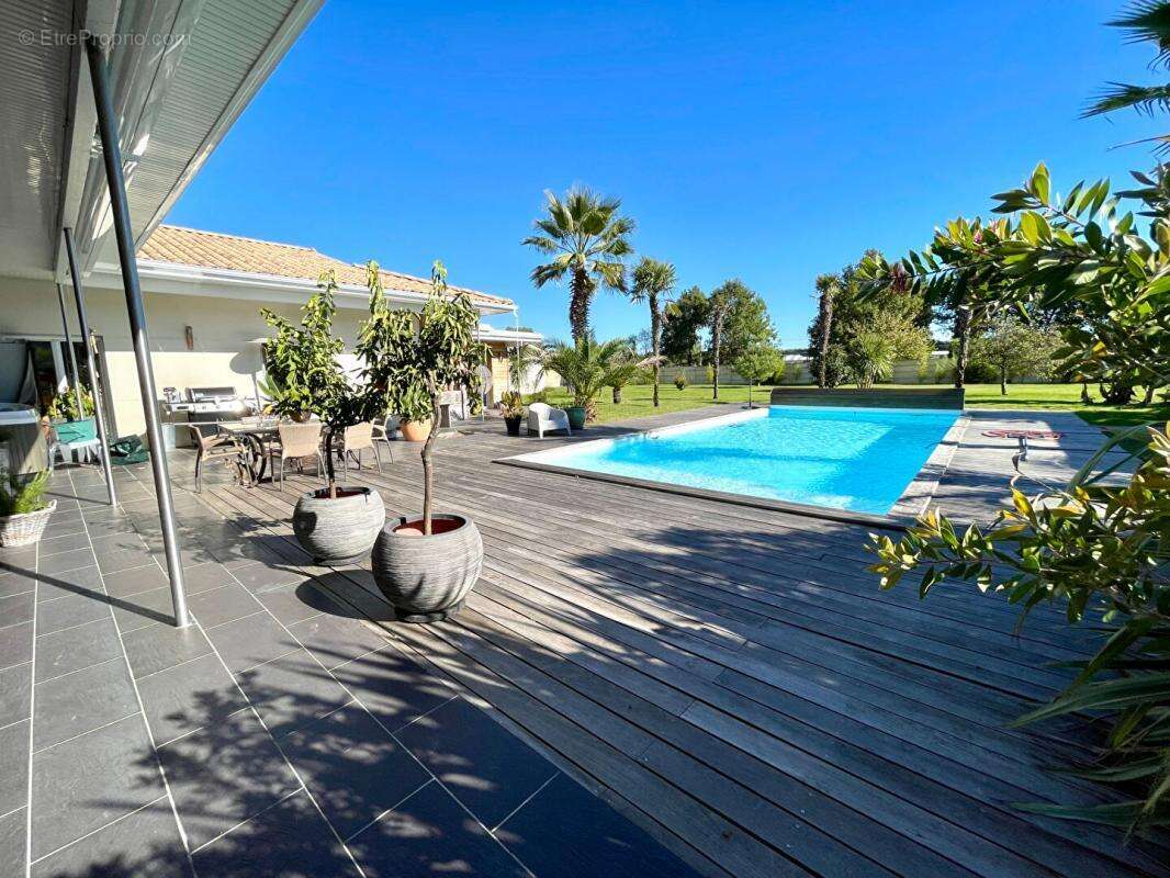 Superbe Villa Cestas 5 pièce(s) 252 m2 + garages + piscine - photo 14
