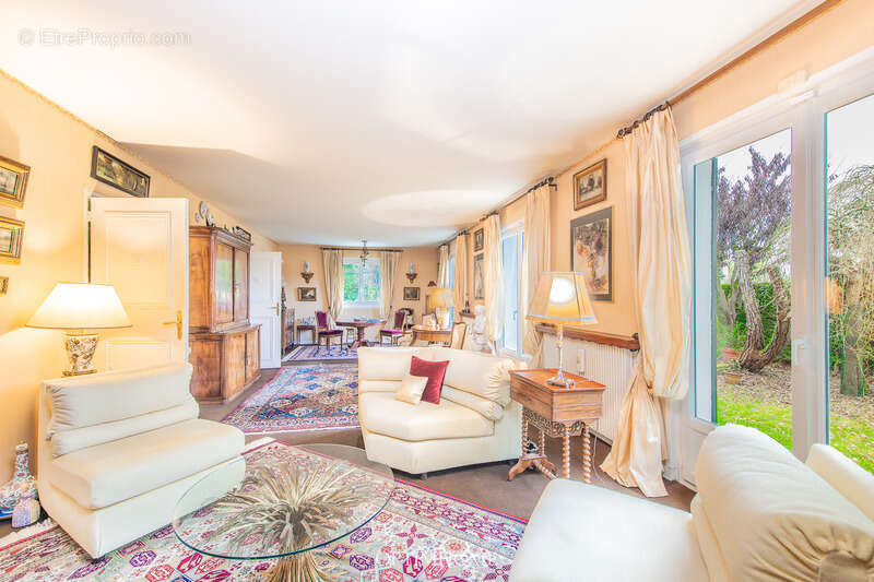 EXCLUSIVITÉ - Maison familiale avec jardin arboré + double garage - photo 5