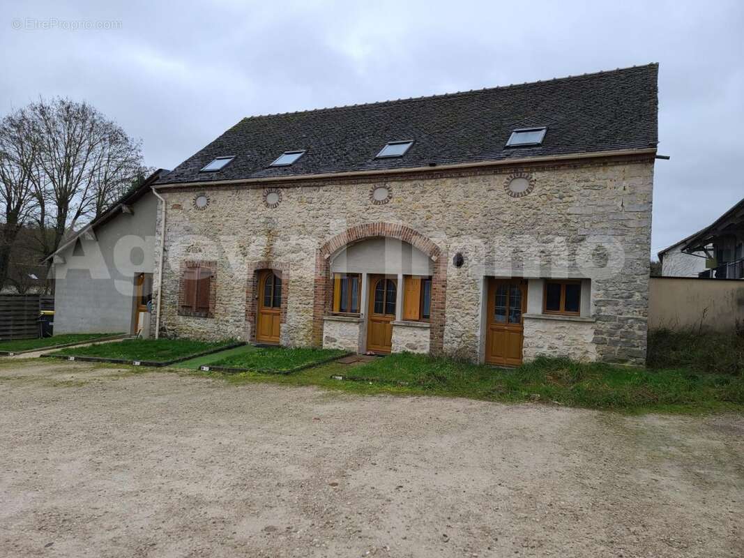 Appartement à NANTEAU-SUR-LUNAIN