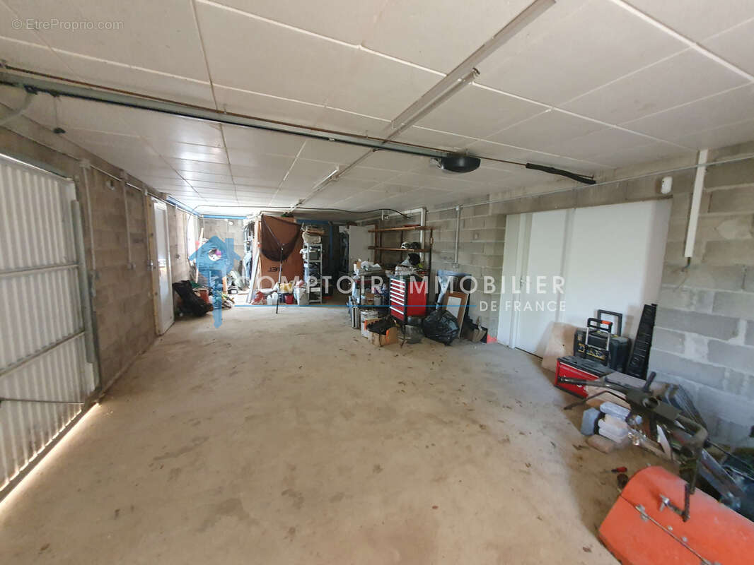 ENTRE UZES ET BAGNOLS SUR CEZE : Villa récente 4 chambres avec garage et petite piscine - photo 15