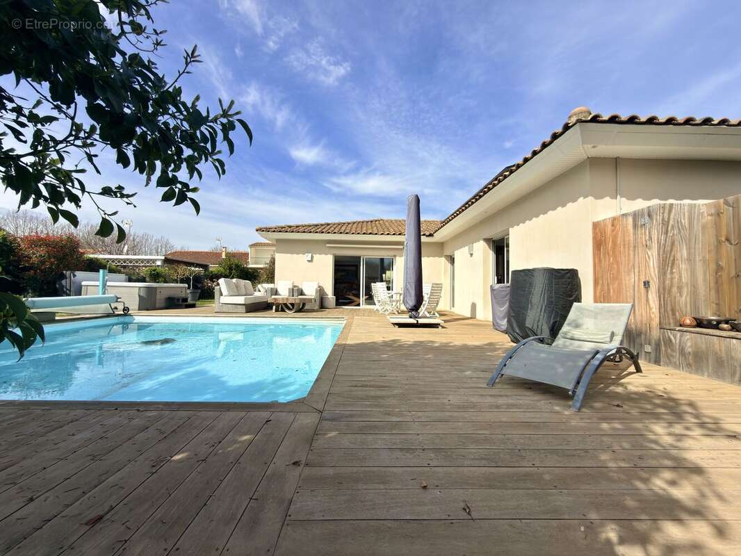 Maison à SAINT-ESTEVE