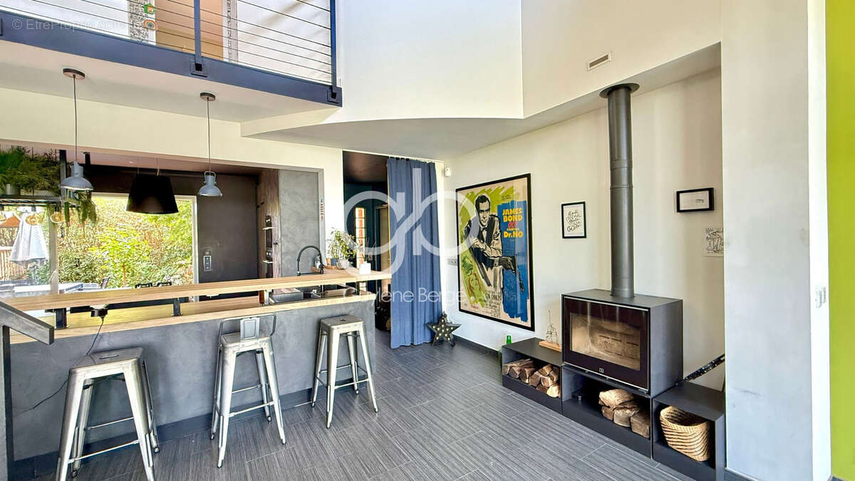 Villa T5 Moderne 140m2 Piscine Chauffée au sel Poêle à Bois - Le Crès 34920 - photo 5