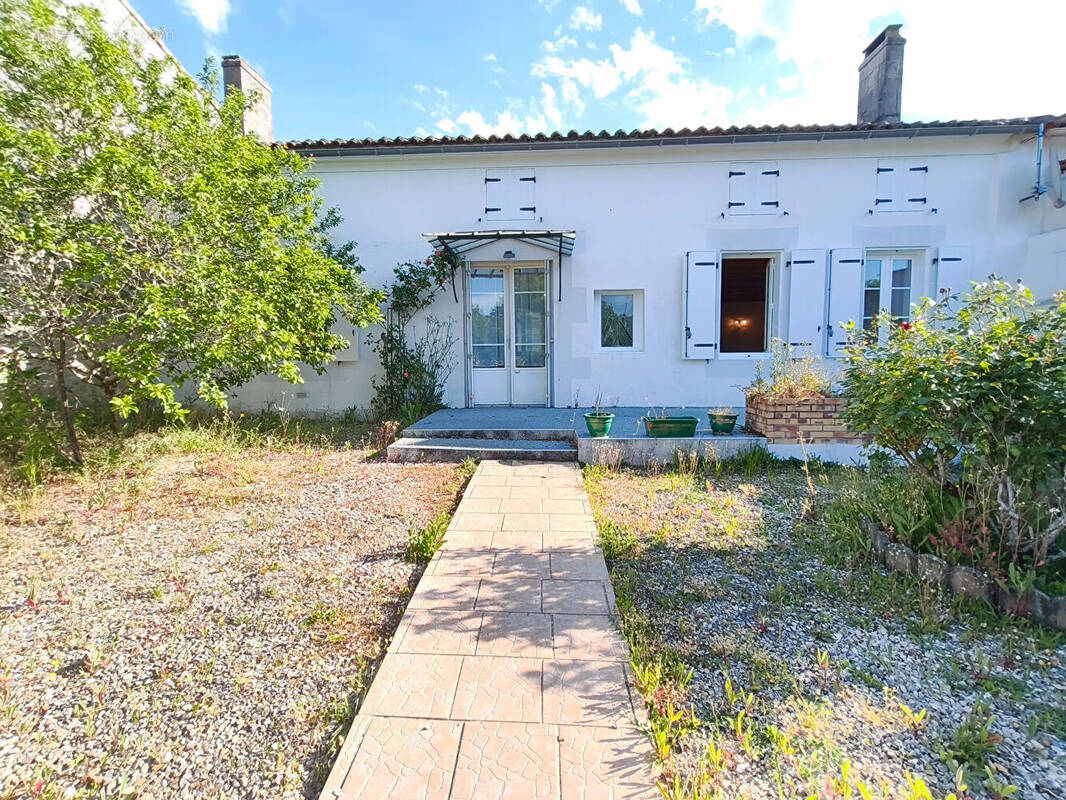 Maison à DOMPIERRE-SUR-CHARENTE