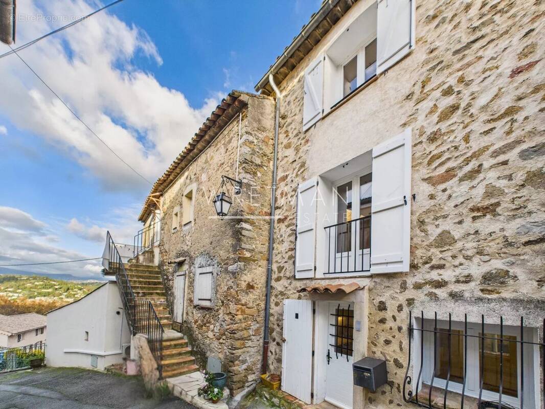 Appartement à AURIBEAU-SUR-SIAGNE