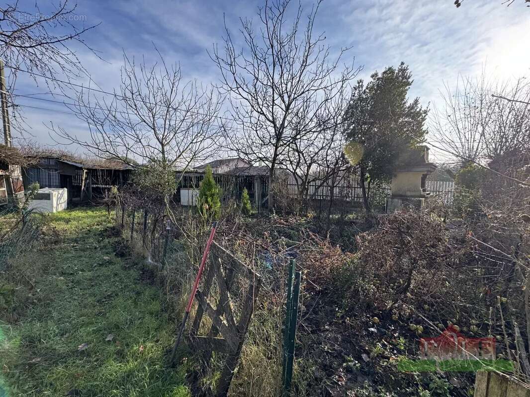 MONSTEROUX-MILIEU, Villa de plain pied T5 de 140m² avec un terrain de 1004m². - photo 6