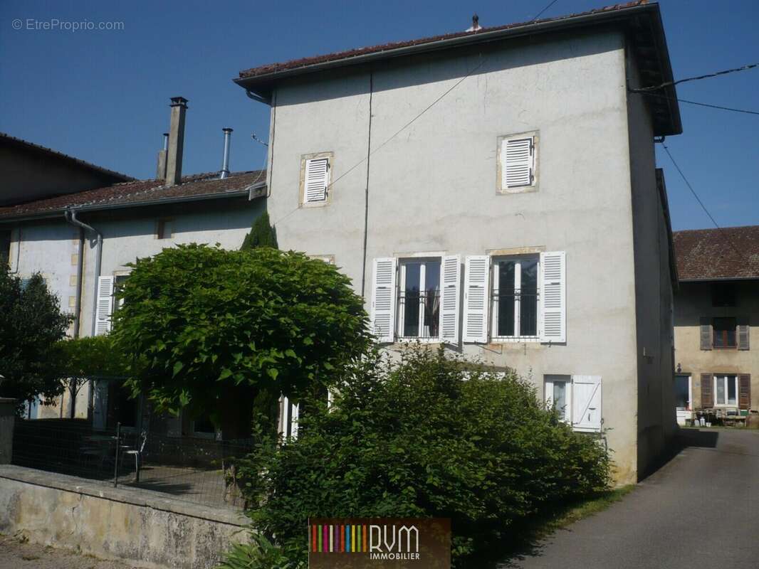 Maison à VILLEREVERSURE