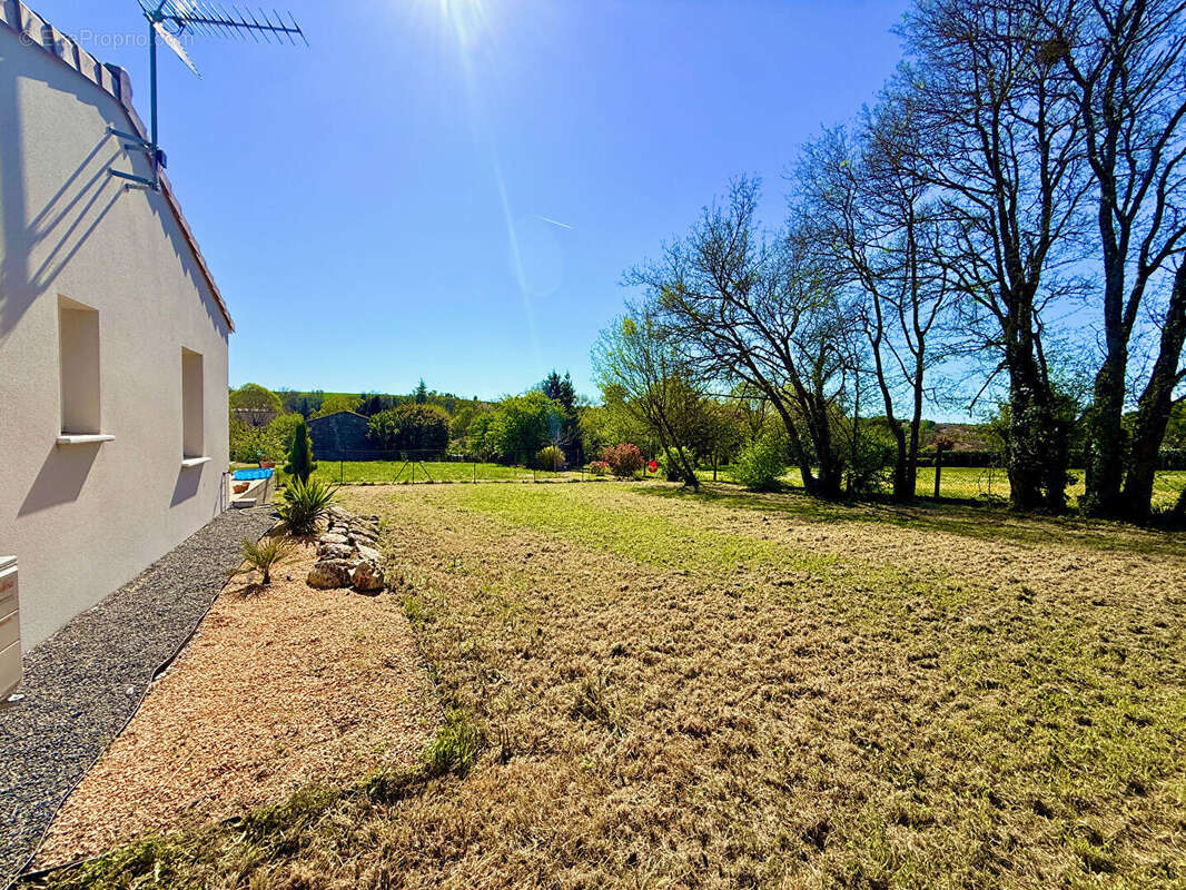 Maison à CHAMPNIERS