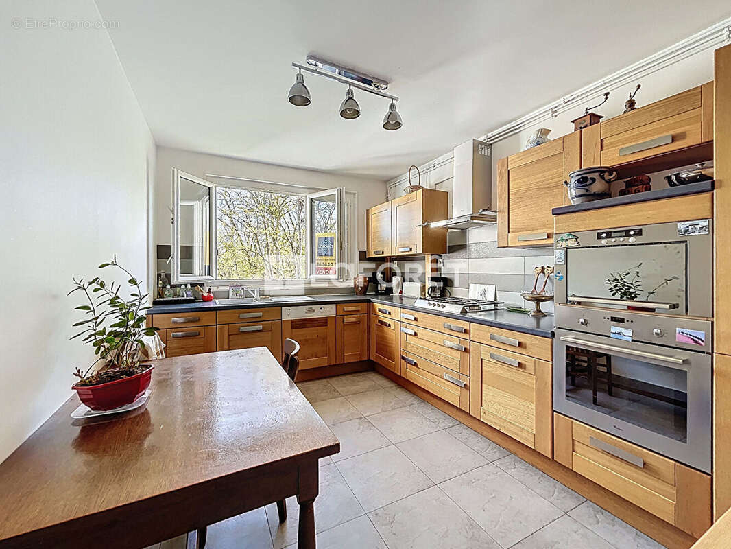 Appartement à VERNEUIL-SUR-SEINE