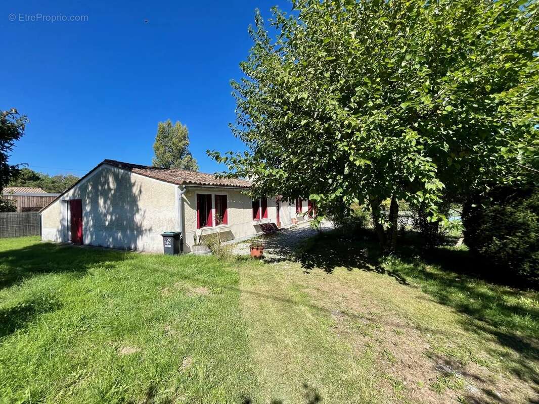 Maison à SAINT-MORILLON