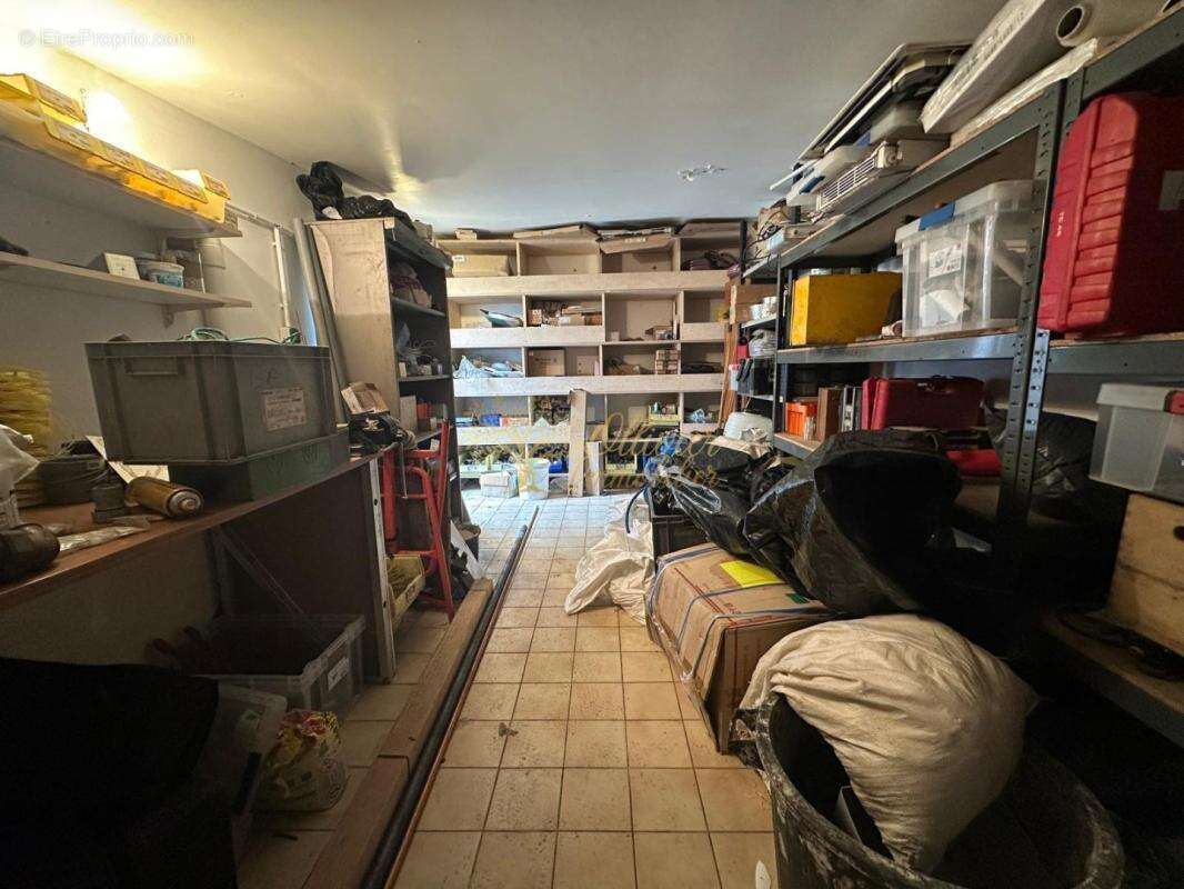 Commerce à NEUILLY-PLAISANCE