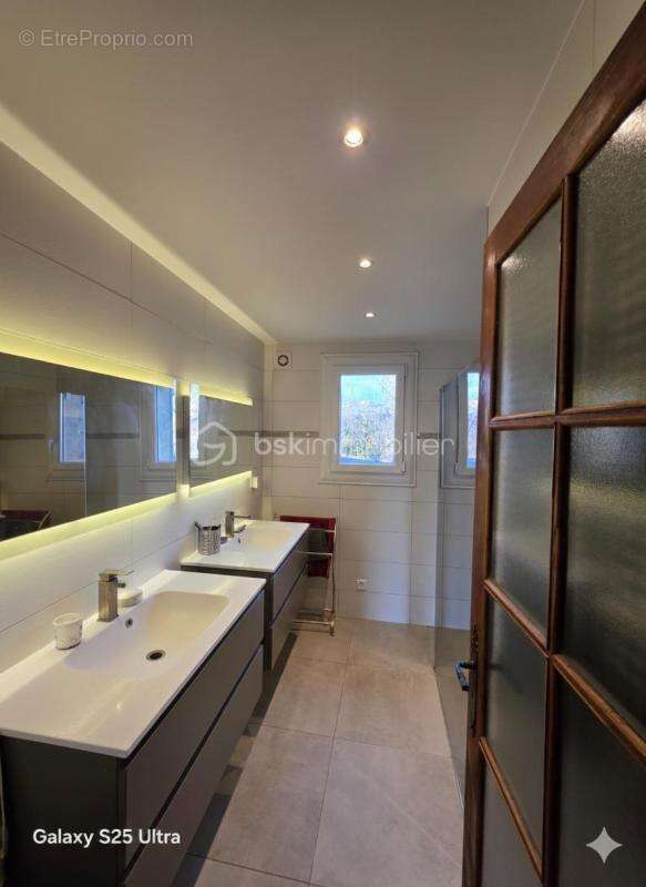 Commerce à TOURRETTES