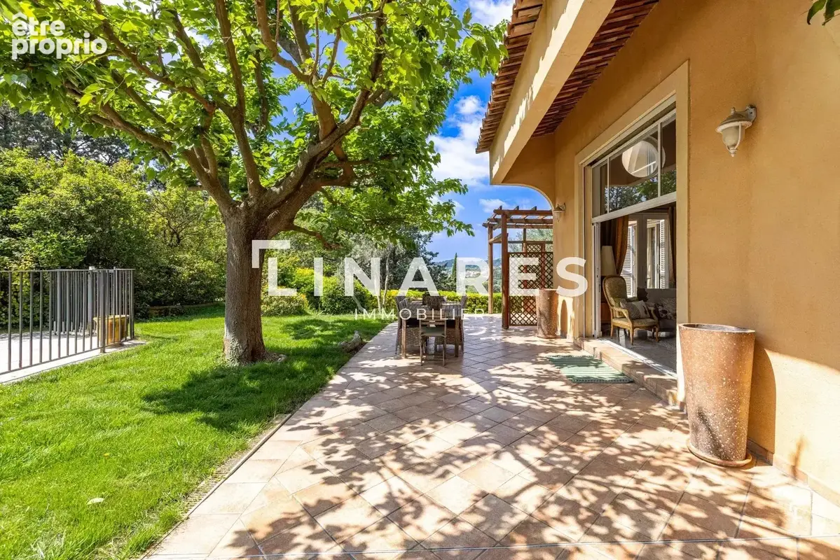 SIGNATURE - Villa 265m² (Sous-sol aménagé 62m²) - Piscine - Garage 44m²  - Parcelle de 1163m² - 13011 Les Camoins - photo 4
