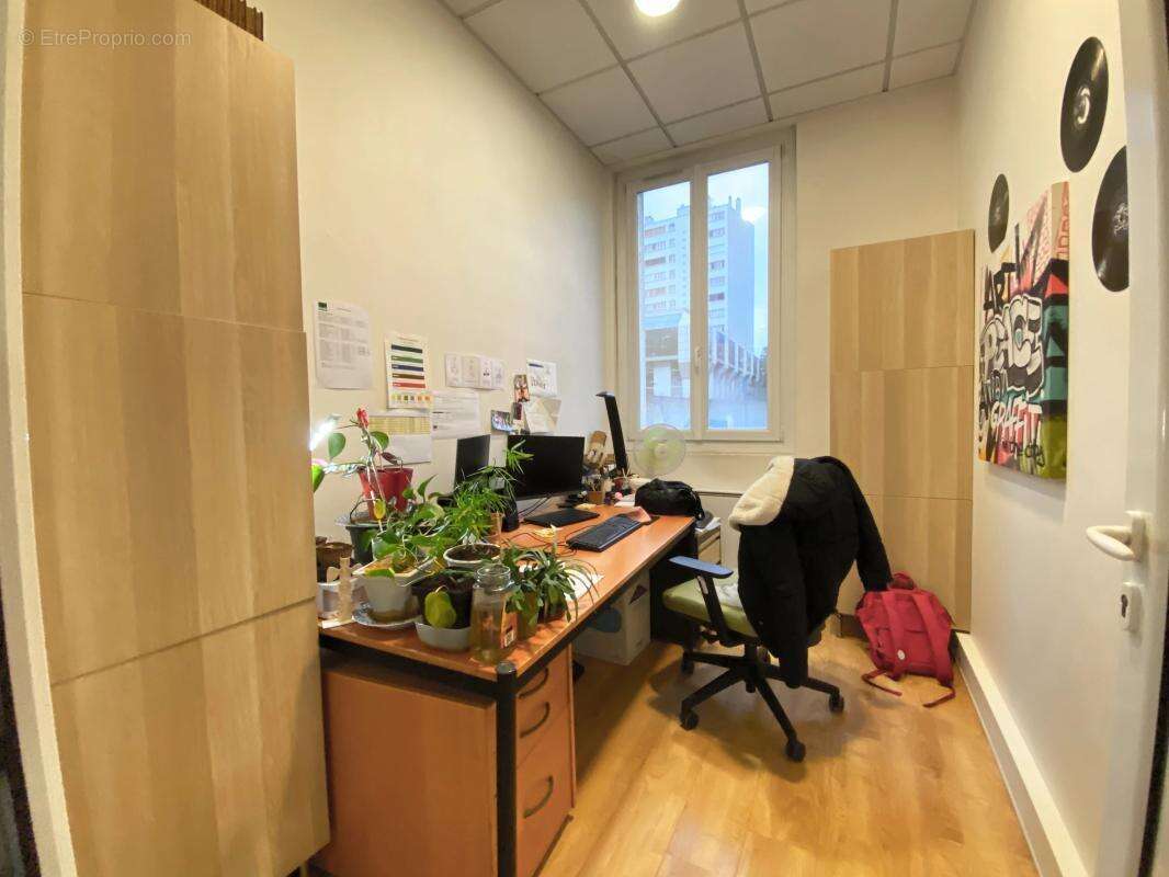 Corpimmo vous propose en exclusivité la vente d'une surface commerciale de 78 m² (carrez) de plain pied traversante, accessibili - photo 6