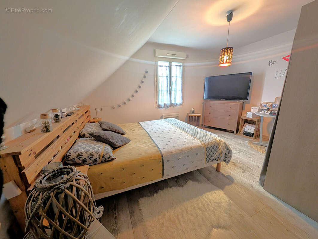 Maison à AILLANT-SUR-THOLON