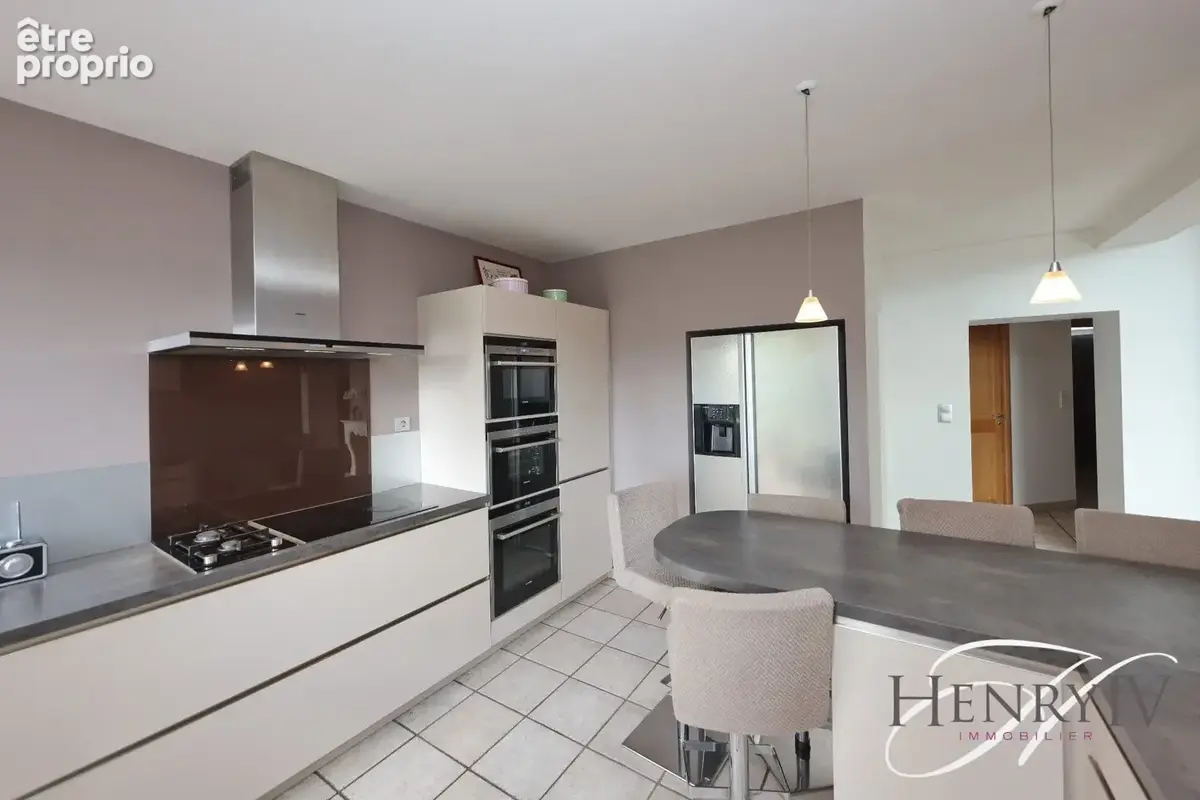 Maison 7 pièces 256 m² à vendre à Saint-Ismier (38330) - photo 3
