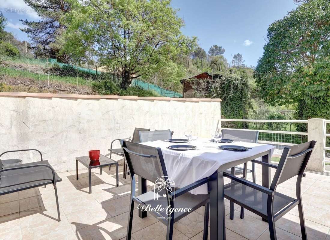 Appartement à L'ESCARENE