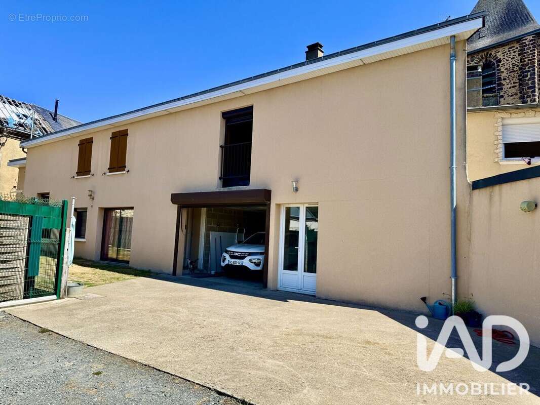 Appartement 248 m² à Cerans-Foulletourte  - photo 2