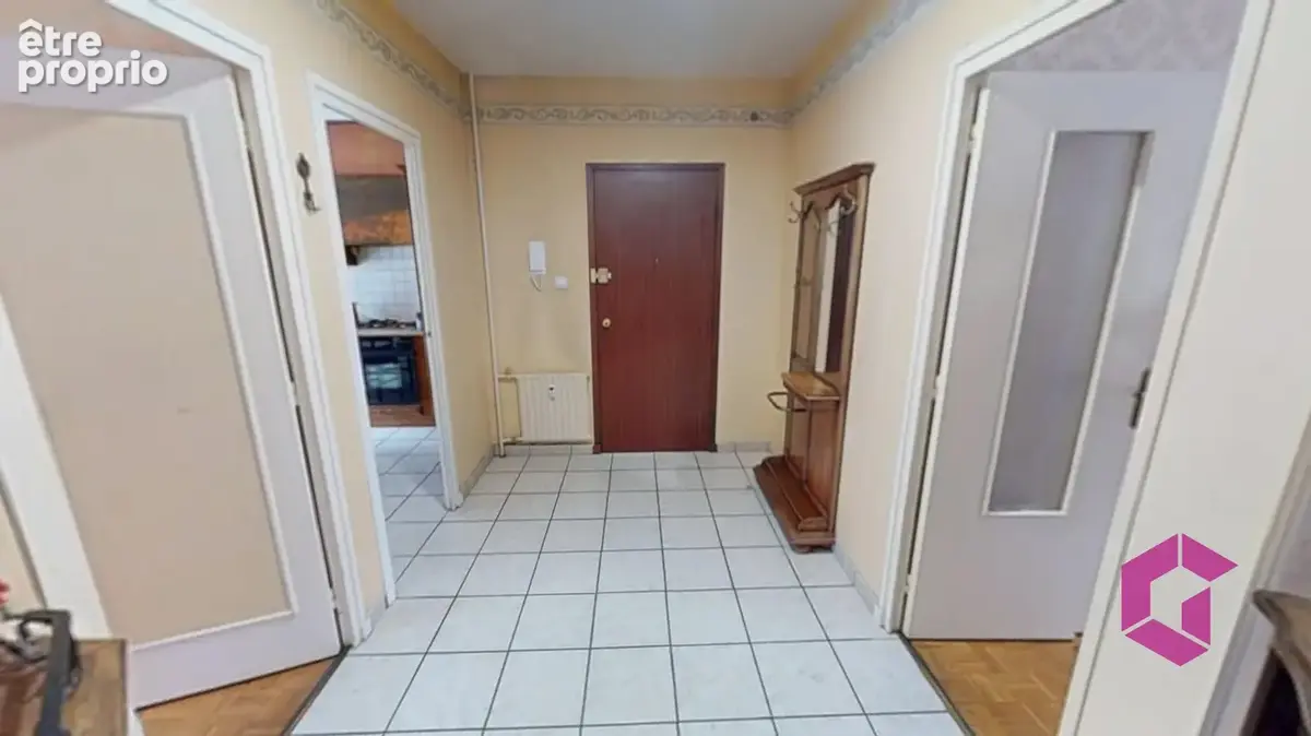 T4 traversant au 1er étage, avec ascenseur, balcons, cave et garage - photo 3