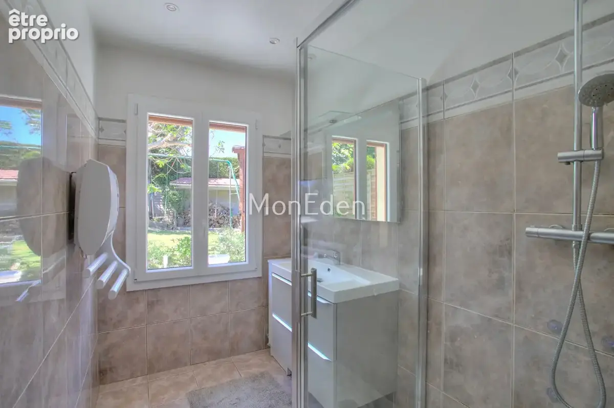 Maison familiale 4 chambres - Jardin 300 m² - Sous-sol total avec garage double -Proche gare - photo 11