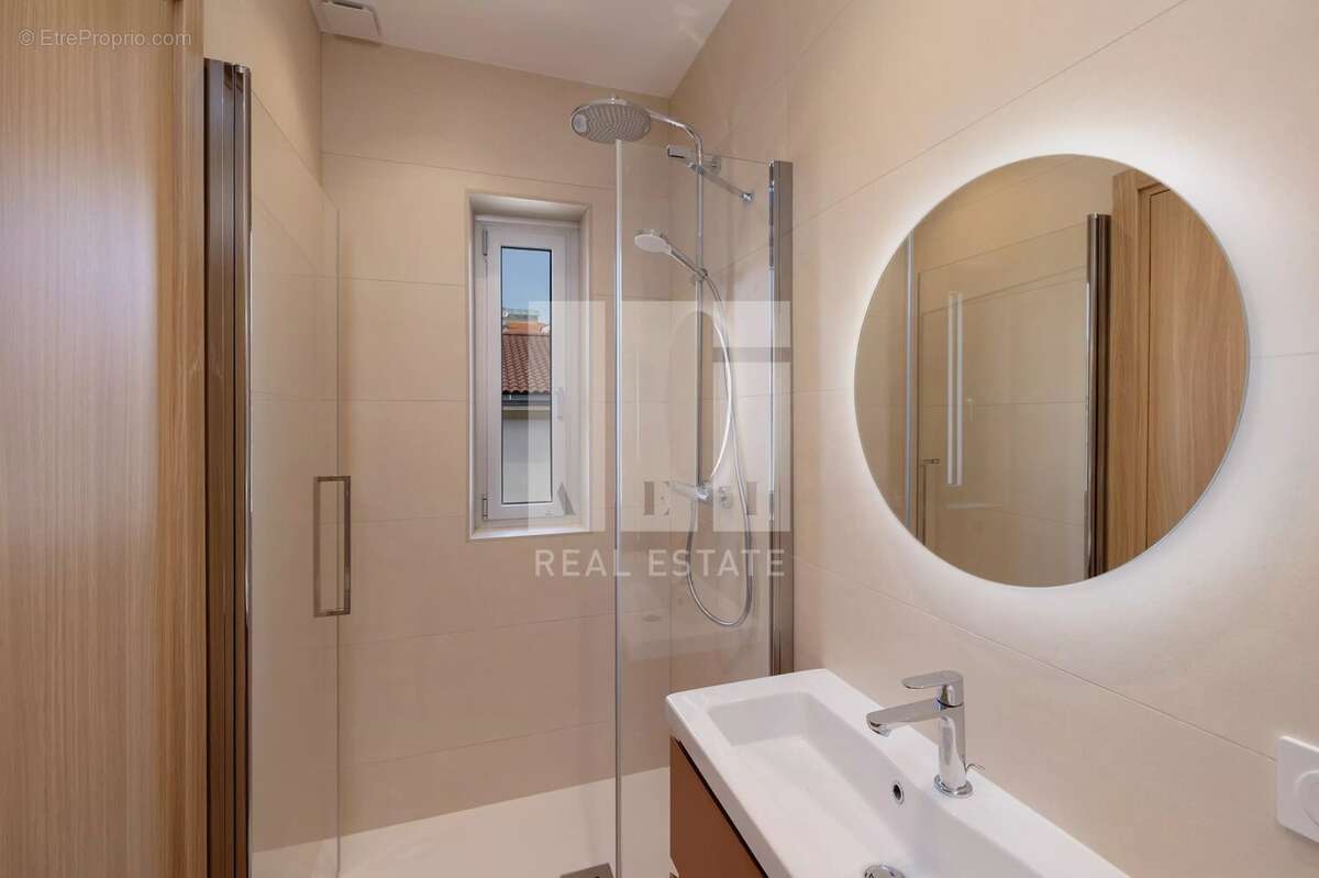 Cannes Centre Ville - Dernier étage - Appartement 4 pièces - photo 9