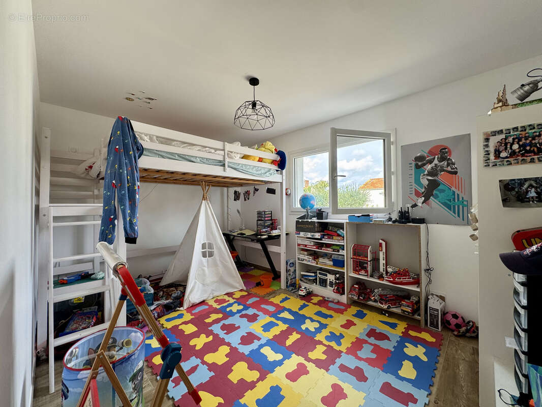 Maison à CHAMPAGNE-LES-MARAIS