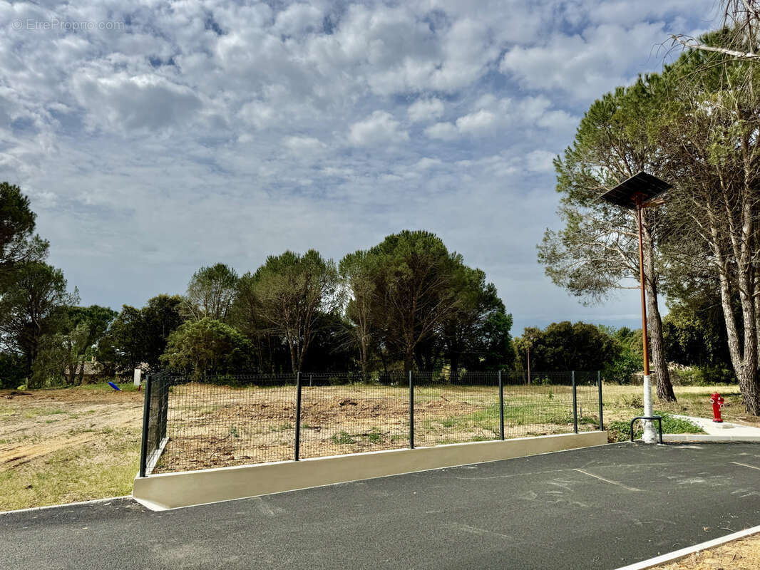 Terrain à UZES