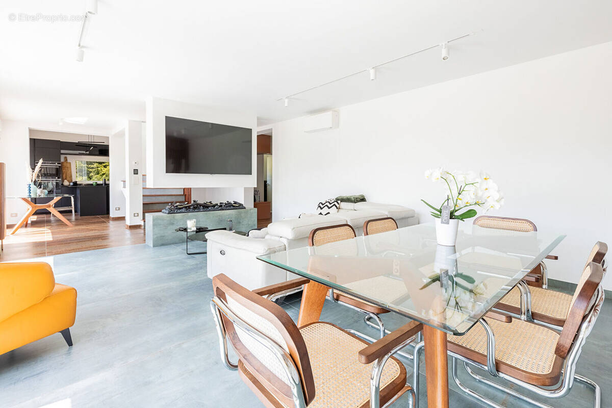 Maison à SAULX-LES-CHARTREUX