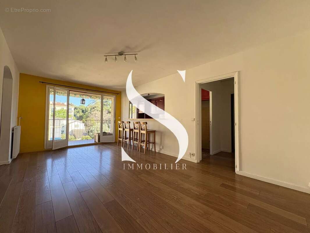 Appartement à VALLAURIS