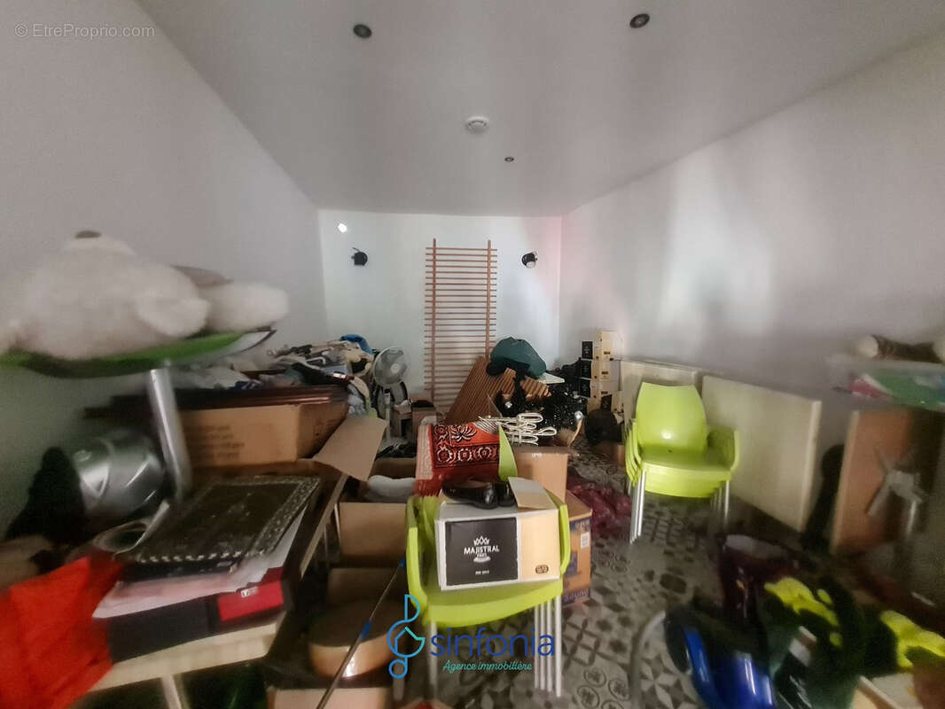 Commerce à REMOULINS