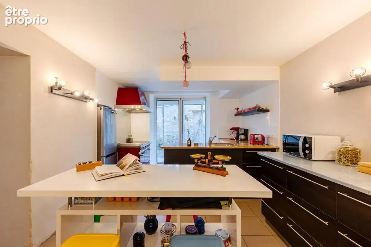 Propriété entièrement rénovée  au coeur du village - photo 12