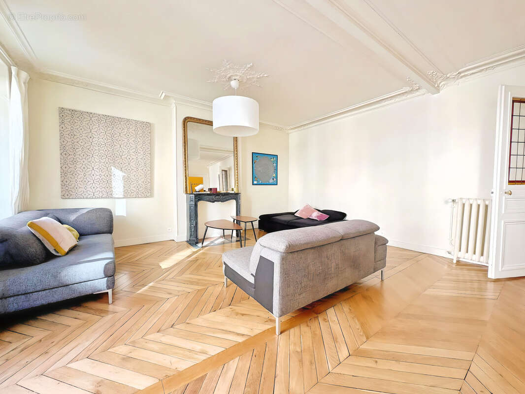 Appartement à PARIS-16E