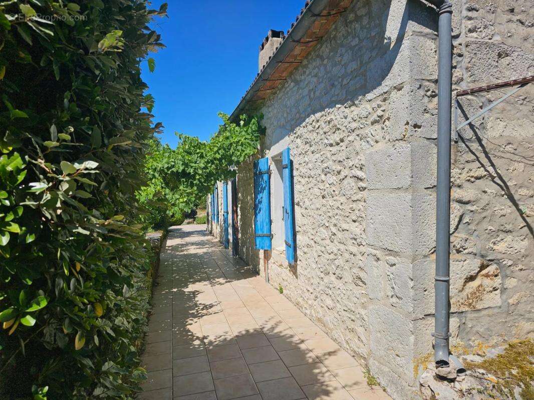 Maison de 10 pièces de 250 m² à Pardaillan - photo 19