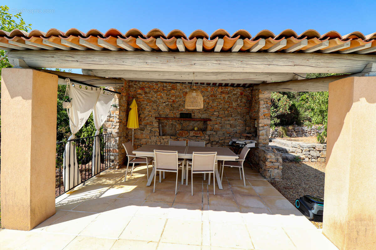 FLAYOSC PROPRIETE de 185M2 habitables avec 4 chambres, PISCINE sur plus de 4000m2 clos et paysagé - photo 40