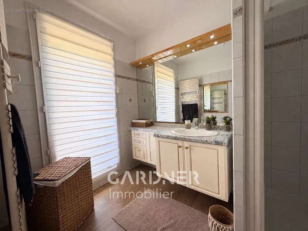 Appartement à MARSEILLE-9E
