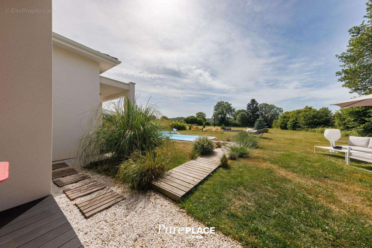 Villa d’architecte contemporaine avec piscine chauffée et vues sur le Puy de Dôme et le Sancy - photo 28