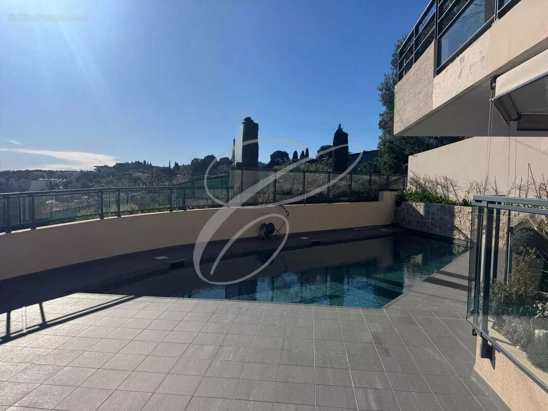 Appartement à ROQUEBRUNE-CAP-MARTIN