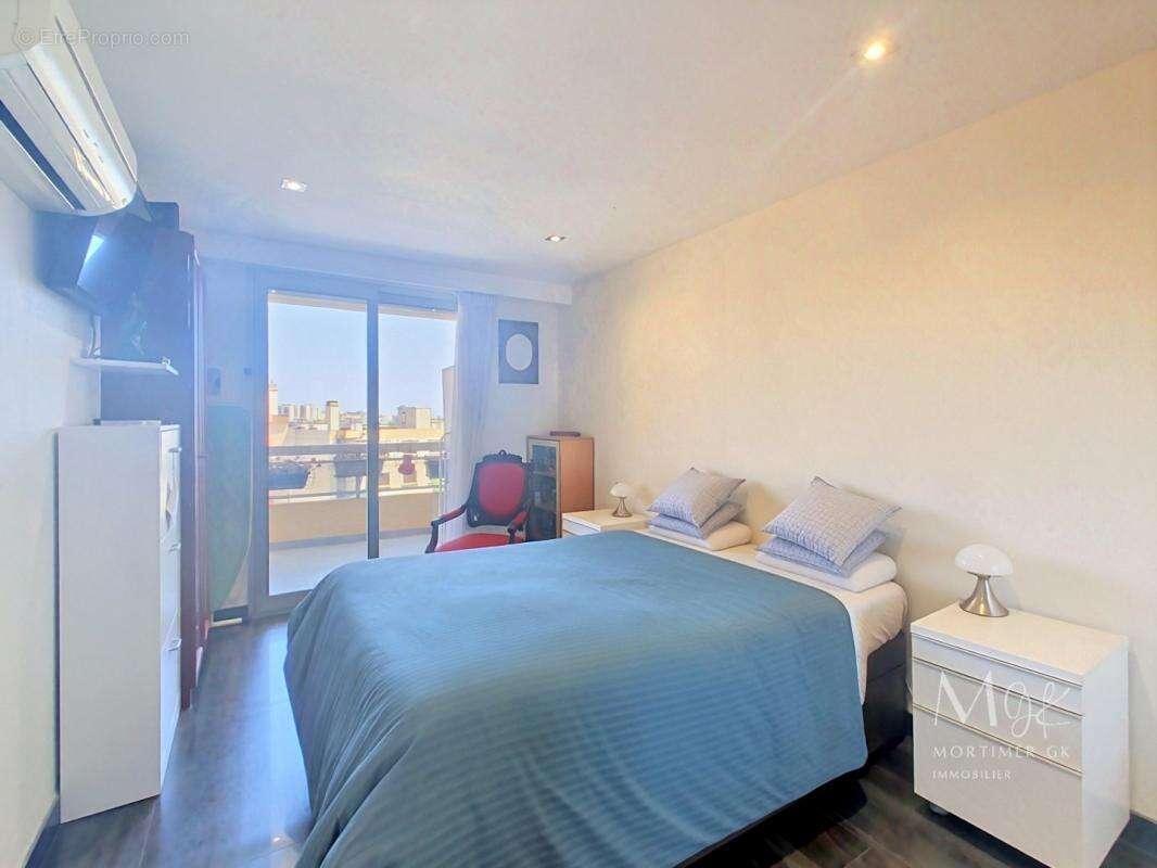 Appartement à SAINT-LAURENT-DU-VAR