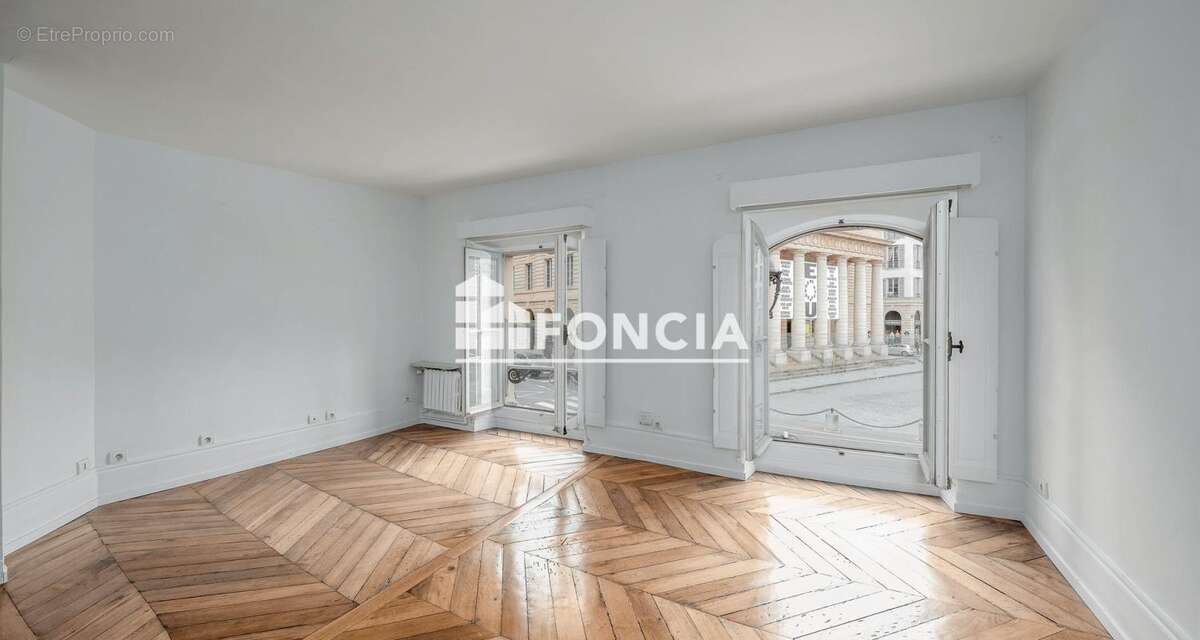 Place de l'odeon - photo 4