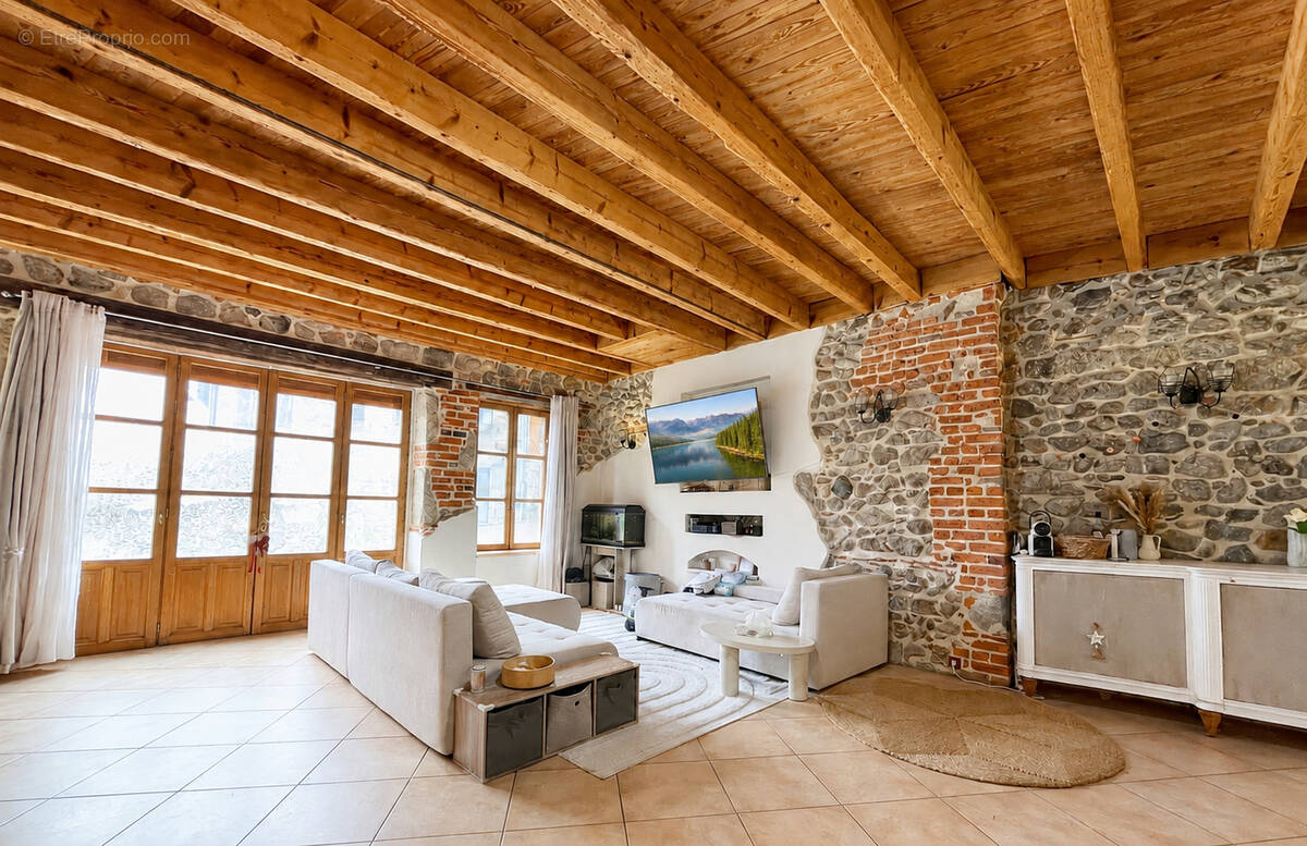Maison à RENAISON