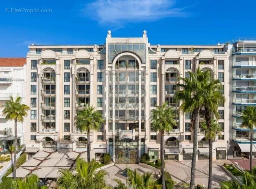 Parking à CANNES