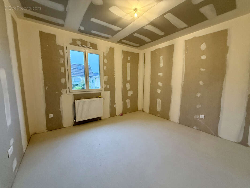 Maison à MORAINVILLIERS