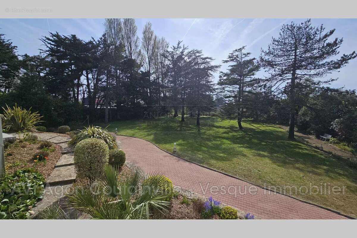 Maison à AGON-COUTAINVILLE