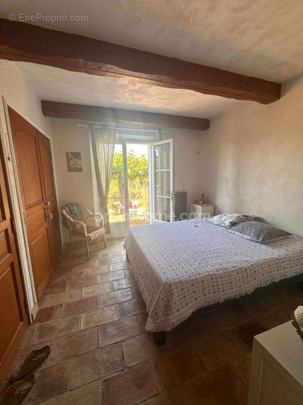 Villa provençale sur plus de 7 000 m² de terrain - photo 9
