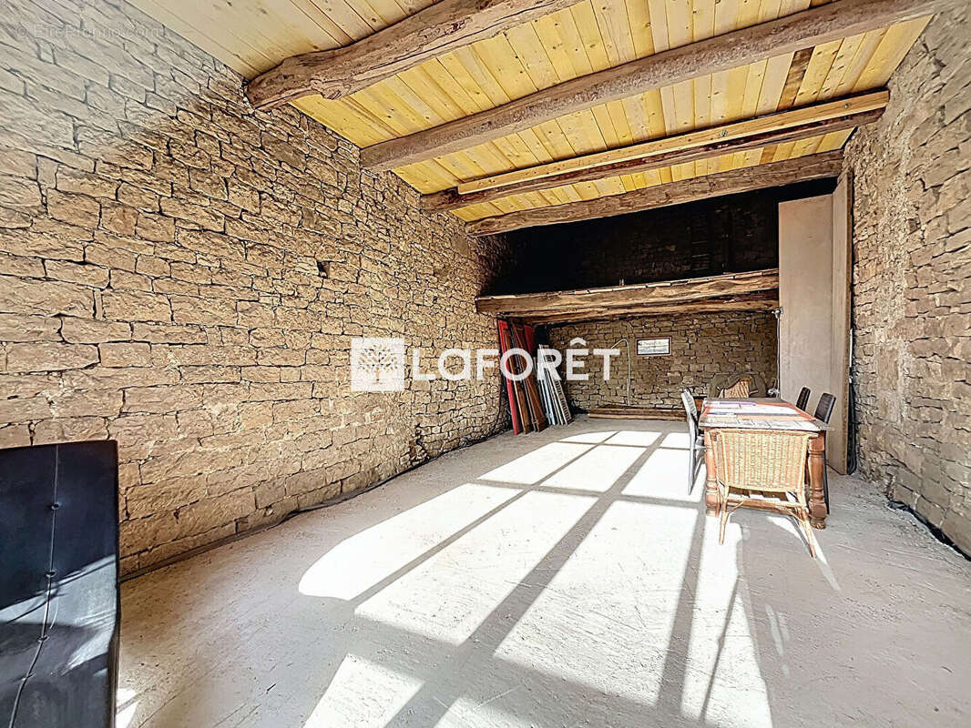 Maison à SAINT-JULIEN