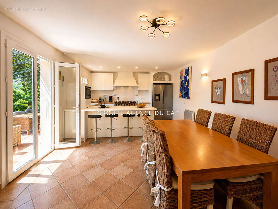 A vendre aux issambres  villa vue dégagée sur la colline 3 chambres avec piscine en bout d'impasse - photo 10