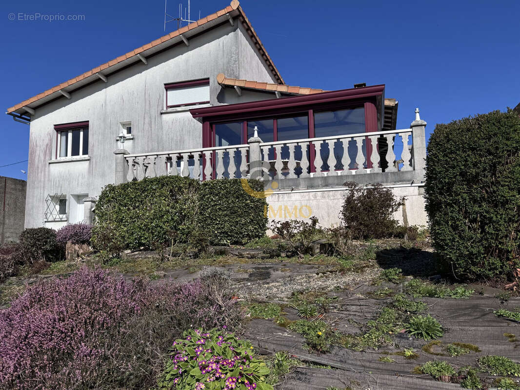 Maison à SECONDIGNY