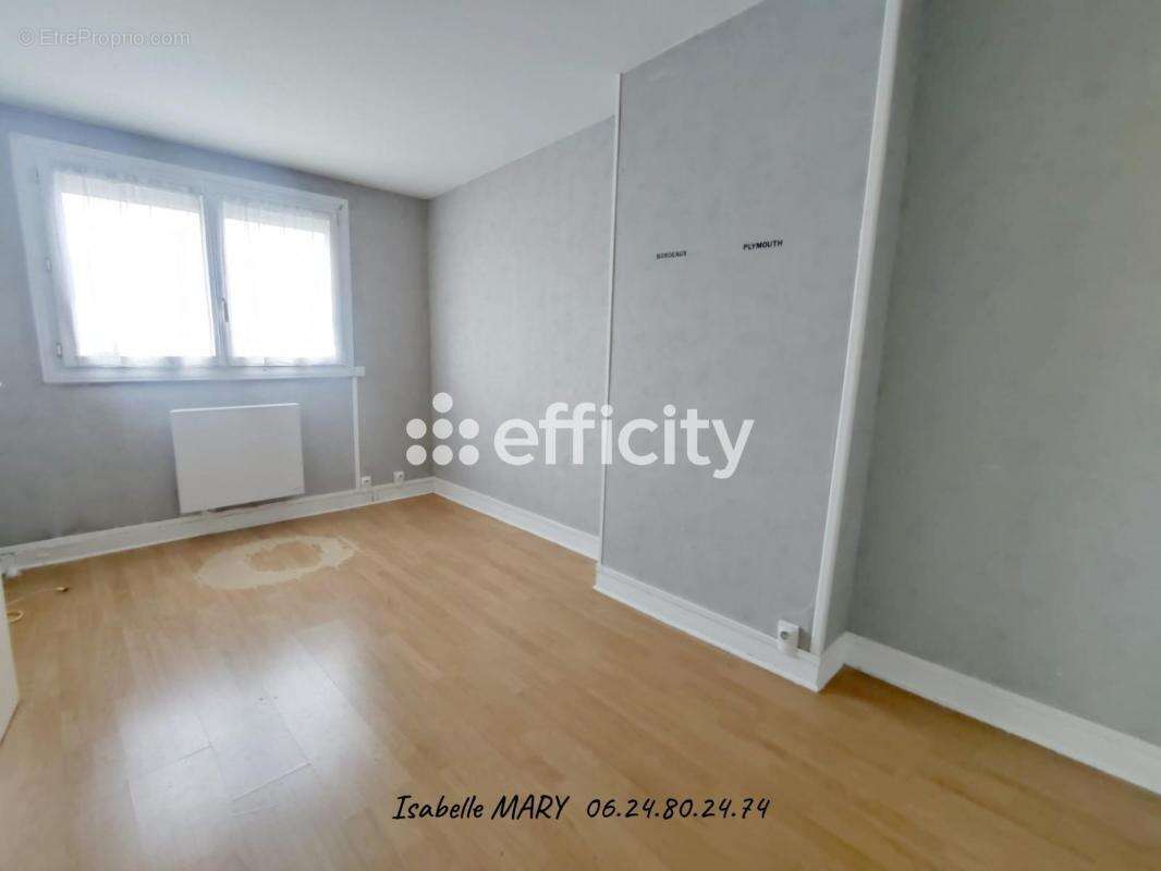 Appartement à FRESNES