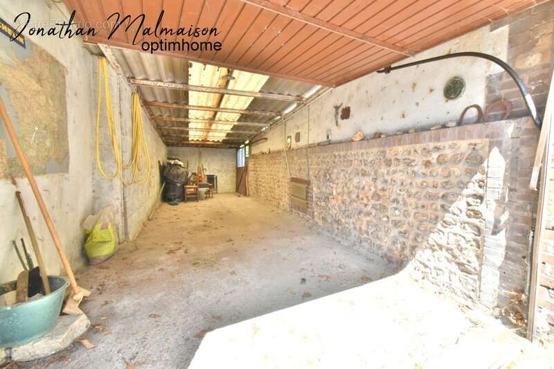Maison de ville avec garage, jardin et fort potentiel – À deux pas de la gare et du centre-ville de Conches-en-Ouche - photo 5