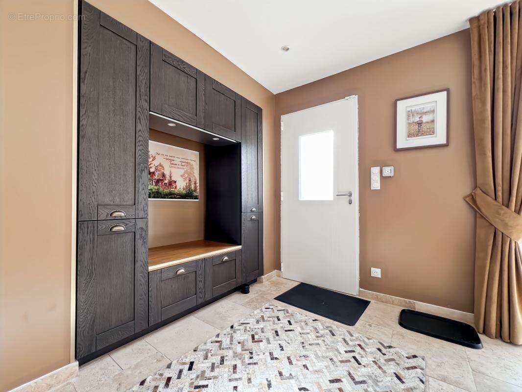  PRESTIGE & PERFORMANCE EN SOLOGNE : Superbe Contemporaine T5 de 121 m² (DPE : Classe B) à La Ferté-Saint-Cyr - photo 8